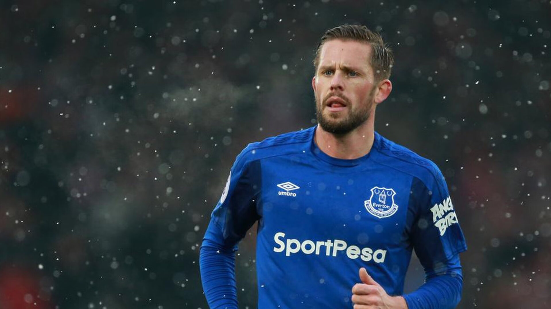 “季中排行变奏，焦点战引领赛季新格局”，季中赛战队排名